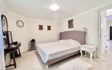 Property slide 40