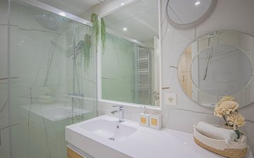 Property slide 32