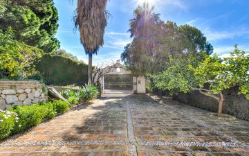 Property slide 32