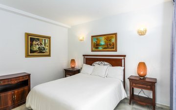 Property slide 10