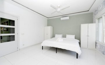 Property slide 32