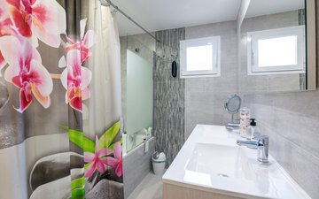 Property slide 32