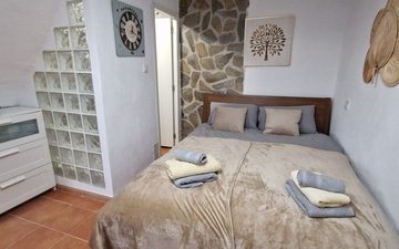 Property slide 32