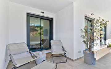 Property slide 10