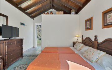 Property slide 32