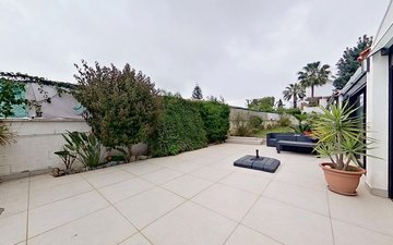 Property slide 22