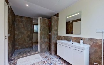 Property slide 32