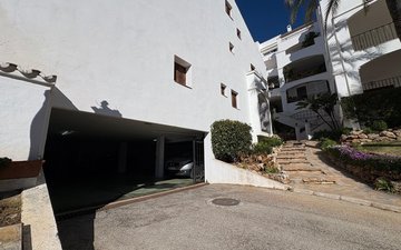 Property slide 32