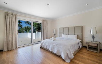 Property slide 32