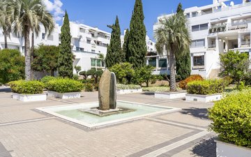 Property slide 32