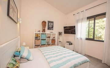 Property slide 10