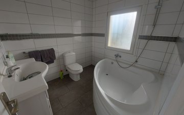 Property slide 32