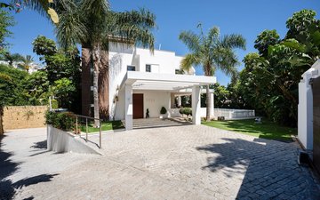 Property slide 20