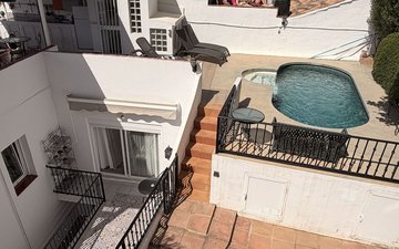 Property slide 32