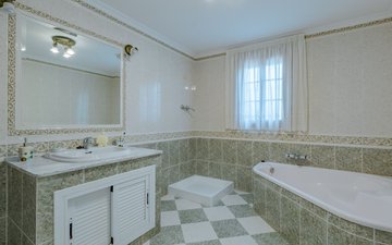 Property slide 32
