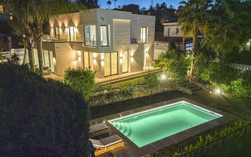Property slide 32