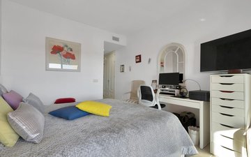Property slide 32