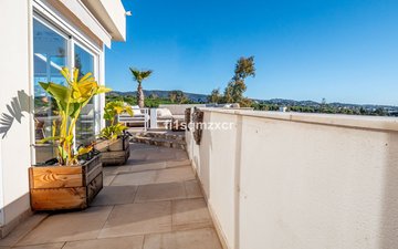 Property slide 32