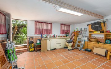 Property slide 48