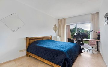 Property slide 18