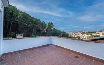 Property slide 32