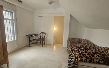 Property slide 32