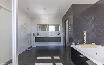 Property slide 32