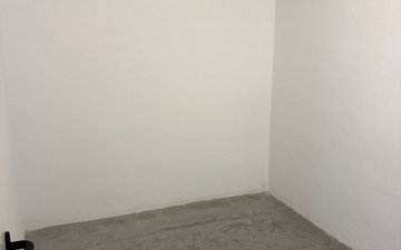 Property slide 32