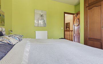 Property slide 32