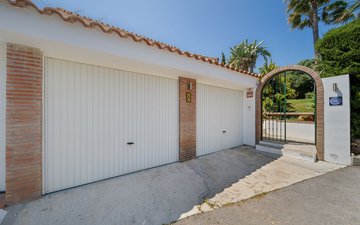 Property slide 32