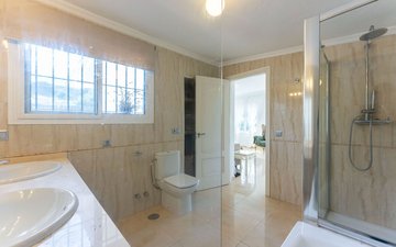 Property slide 40
