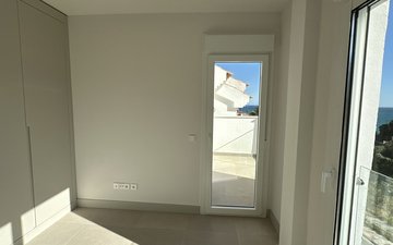 Property slide 32