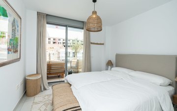 Property slide 22