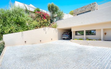 Property slide 32