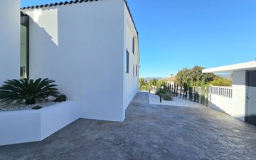 Property slide 44