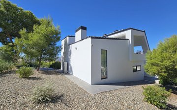 Property slide 77