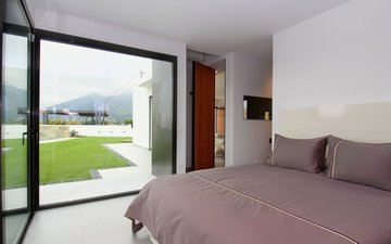 Property slide 32