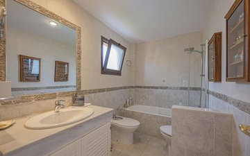 Property slide 32