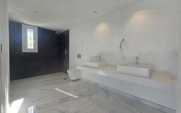 Property slide 32