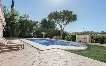 Property slide 32