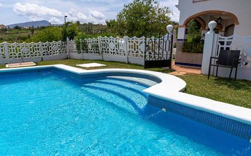 Property slide 32
