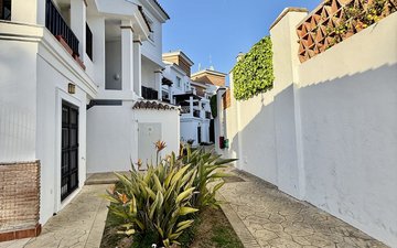 Property slide 32