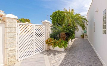 Property slide 77