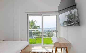 Property slide 82