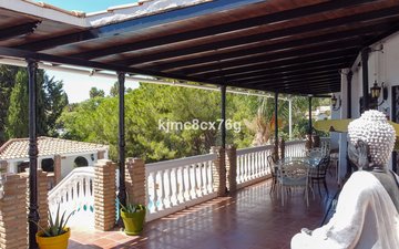 Property slide 32