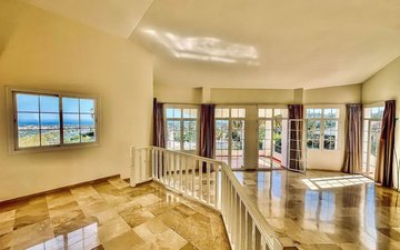 Property slide 10