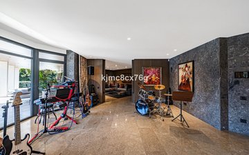 Property slide 77