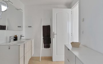 Property slide 24