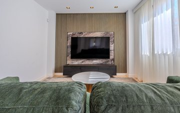 Property slide 32