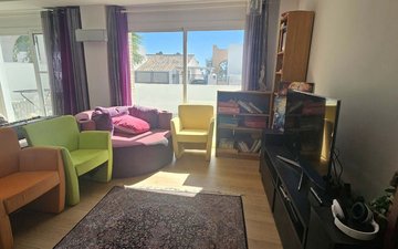 Property slide 22